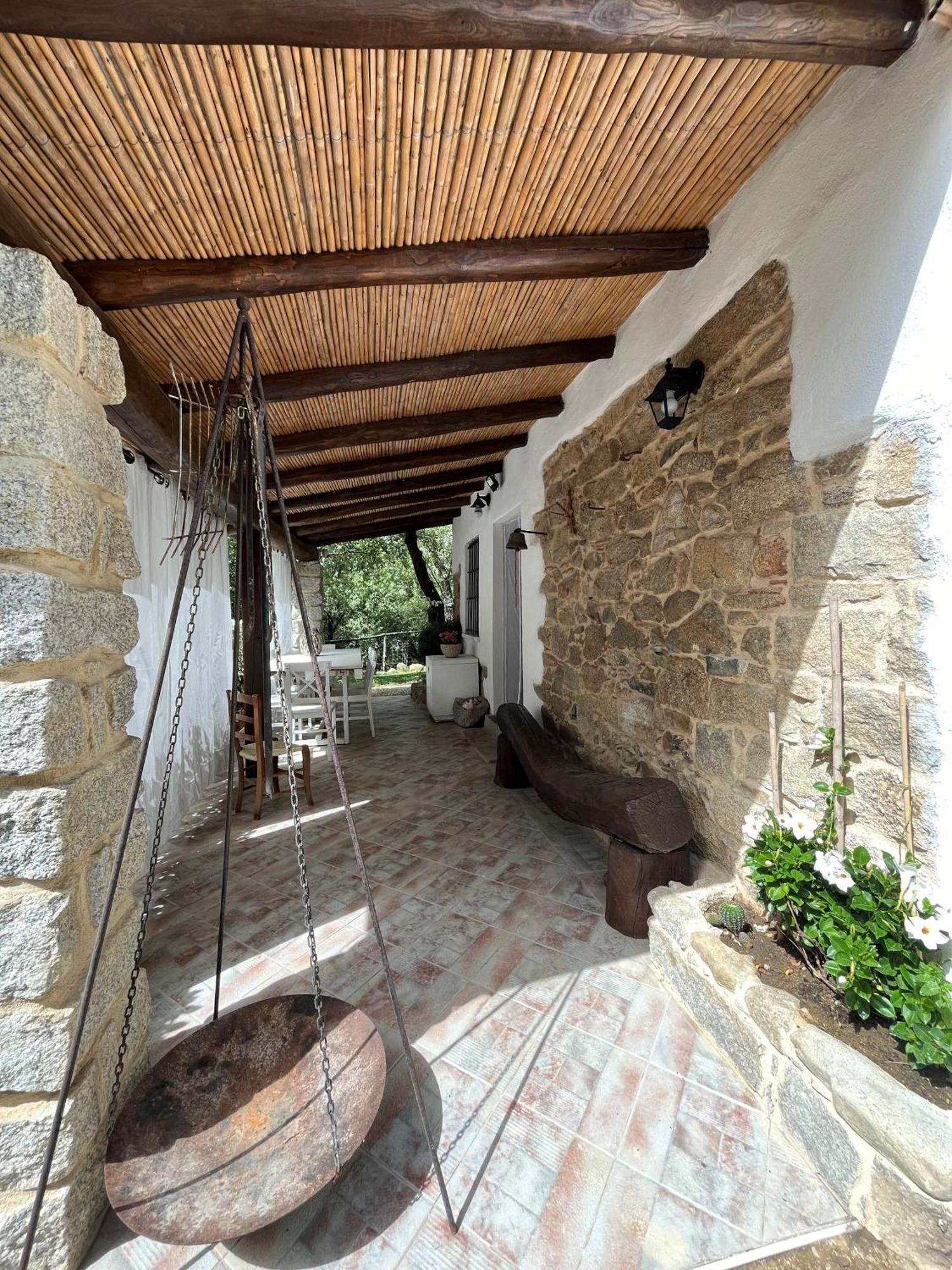 Ovostolai Cottage Fonni Dış mekan fotoğraf