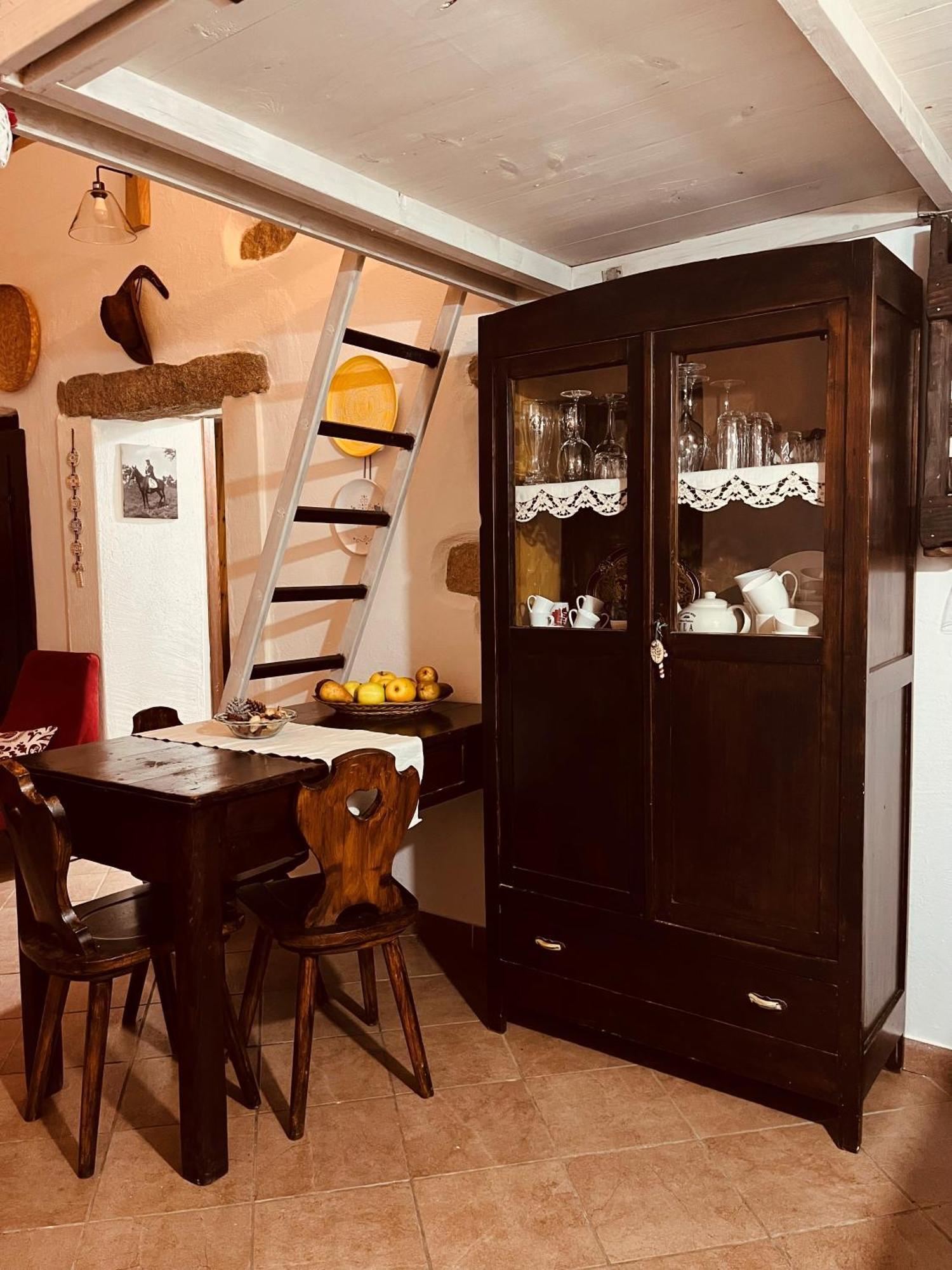 Ovostolai Cottage Fonni Dış mekan fotoğraf