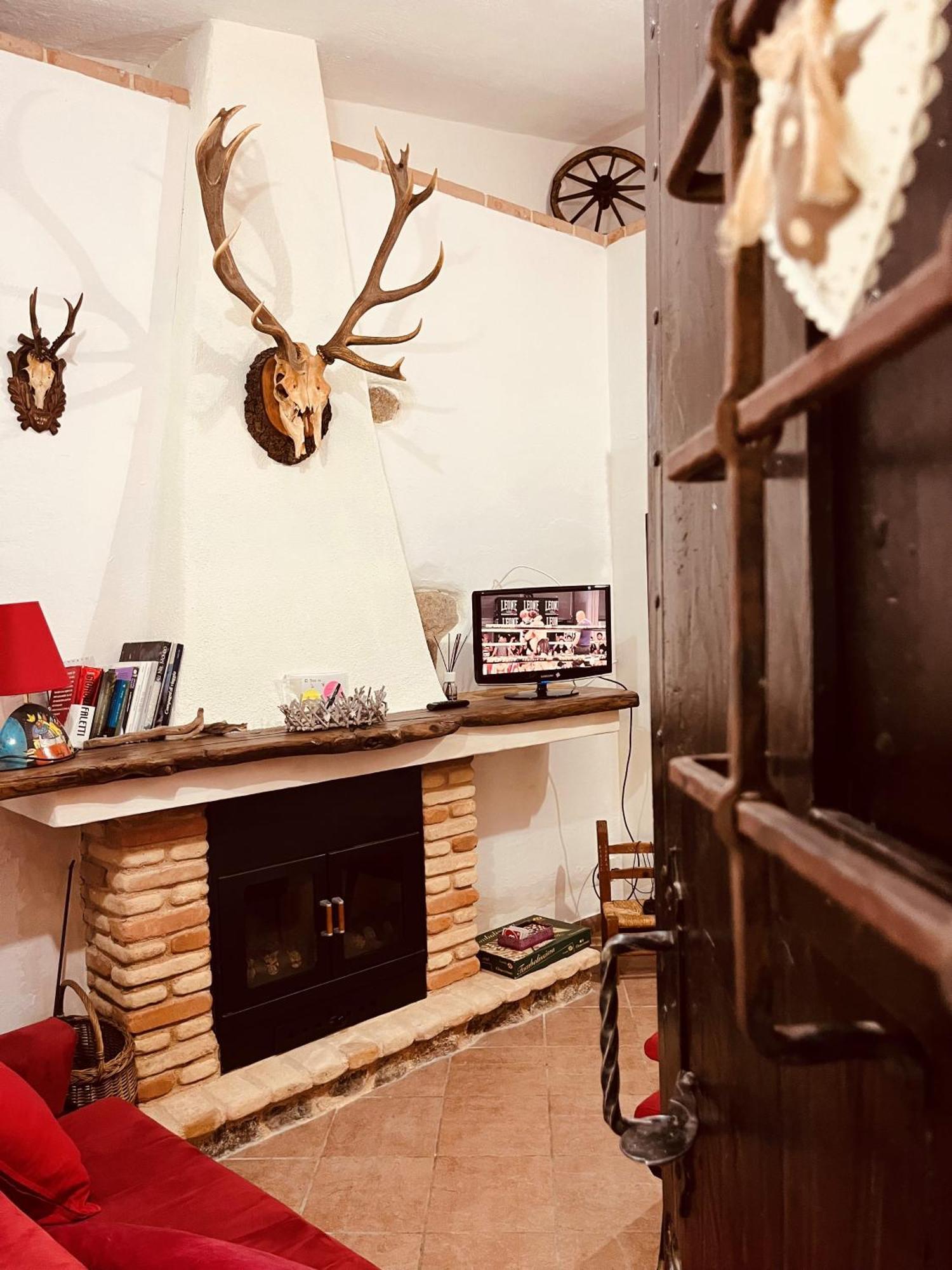 Ovostolai Cottage Fonni Dış mekan fotoğraf